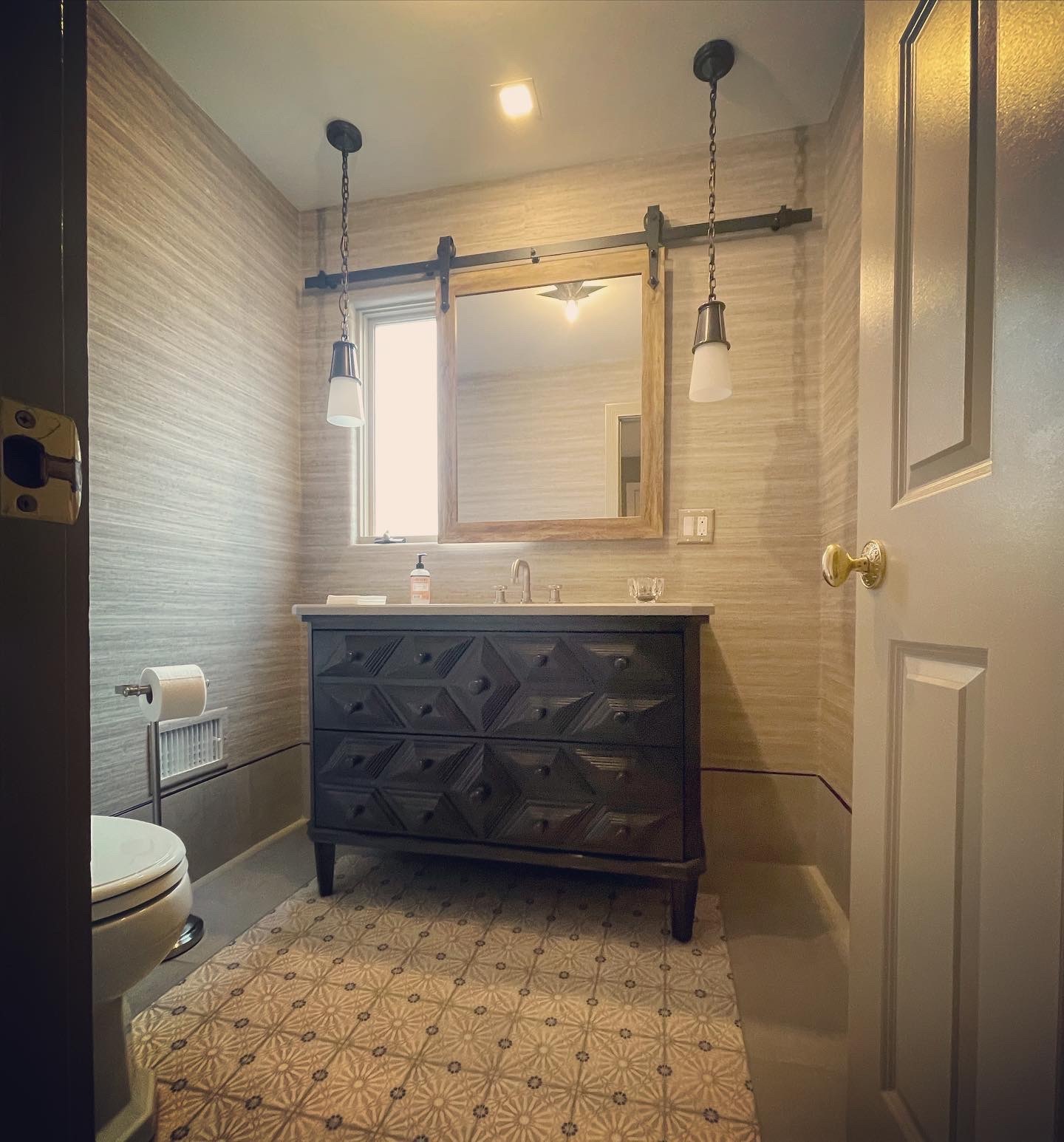 C477E6C2-AC62-414D-9238-2C3578675197-1